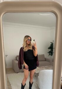 Cool festival vibes med cowgirl boots og skorts